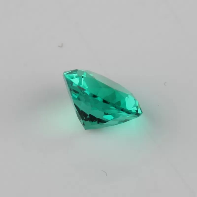 Colombia Green Color Round Brilliant Cut Hydrothermal Emerald