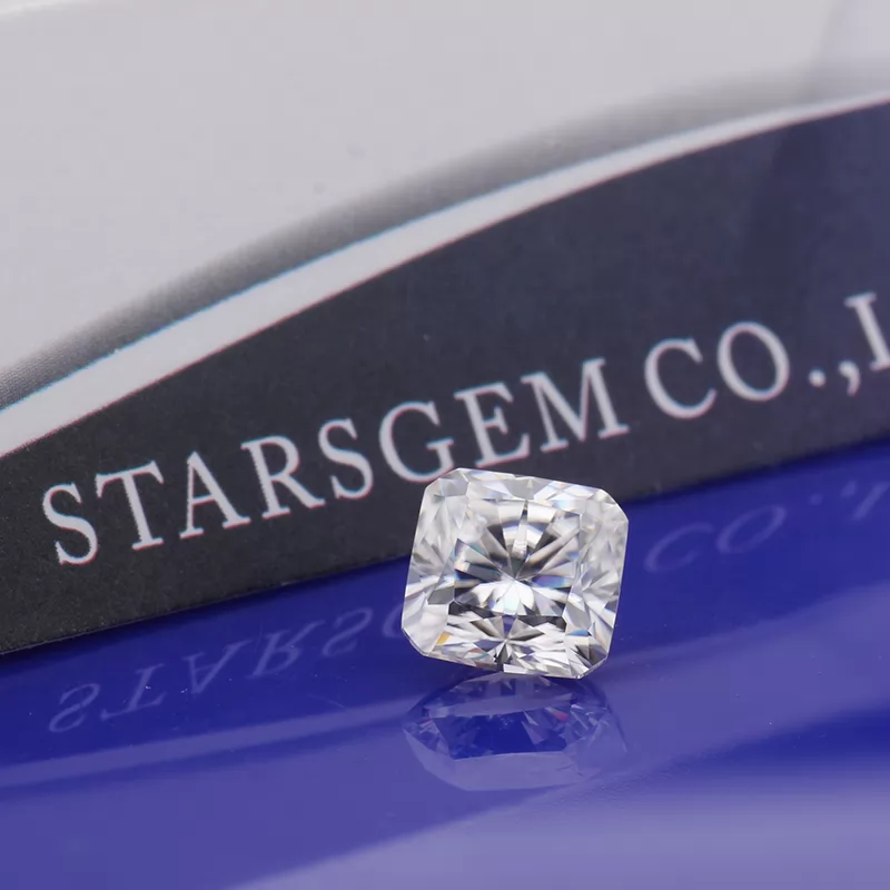 8×8mm Radiant Cut Moissanite