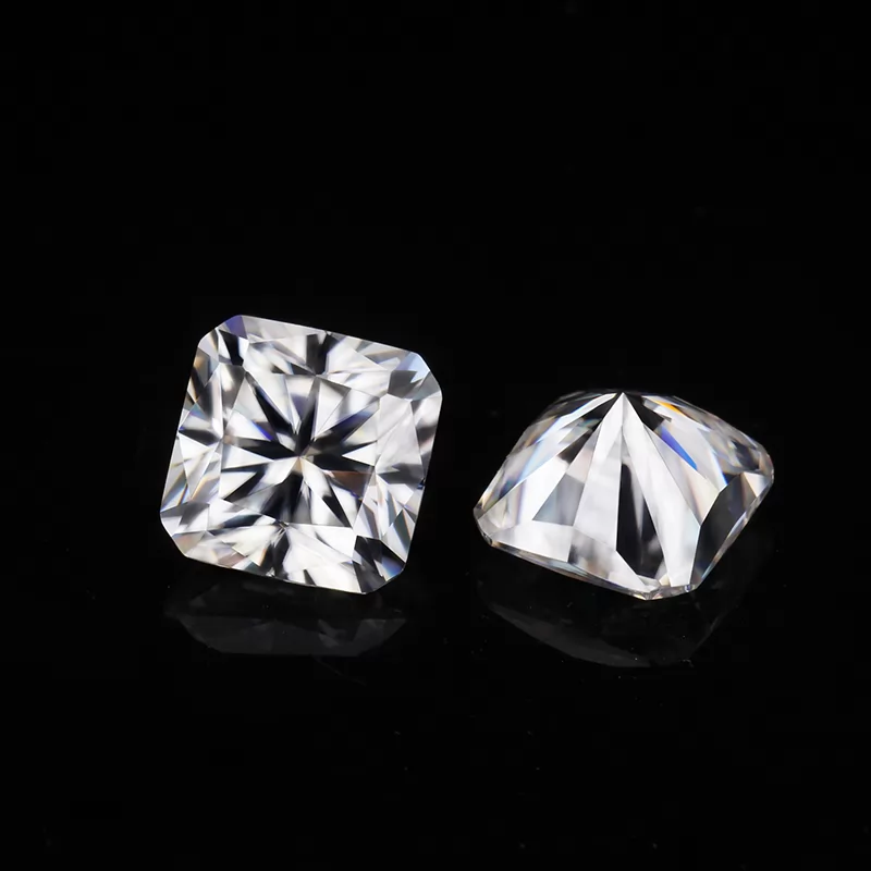 8×8mm Radiant Cut Moissanite