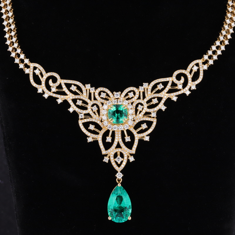 10×16mm Pear Cut Lab Grown Emerald 18K Yellow Gold Diamond Pendant Necklace