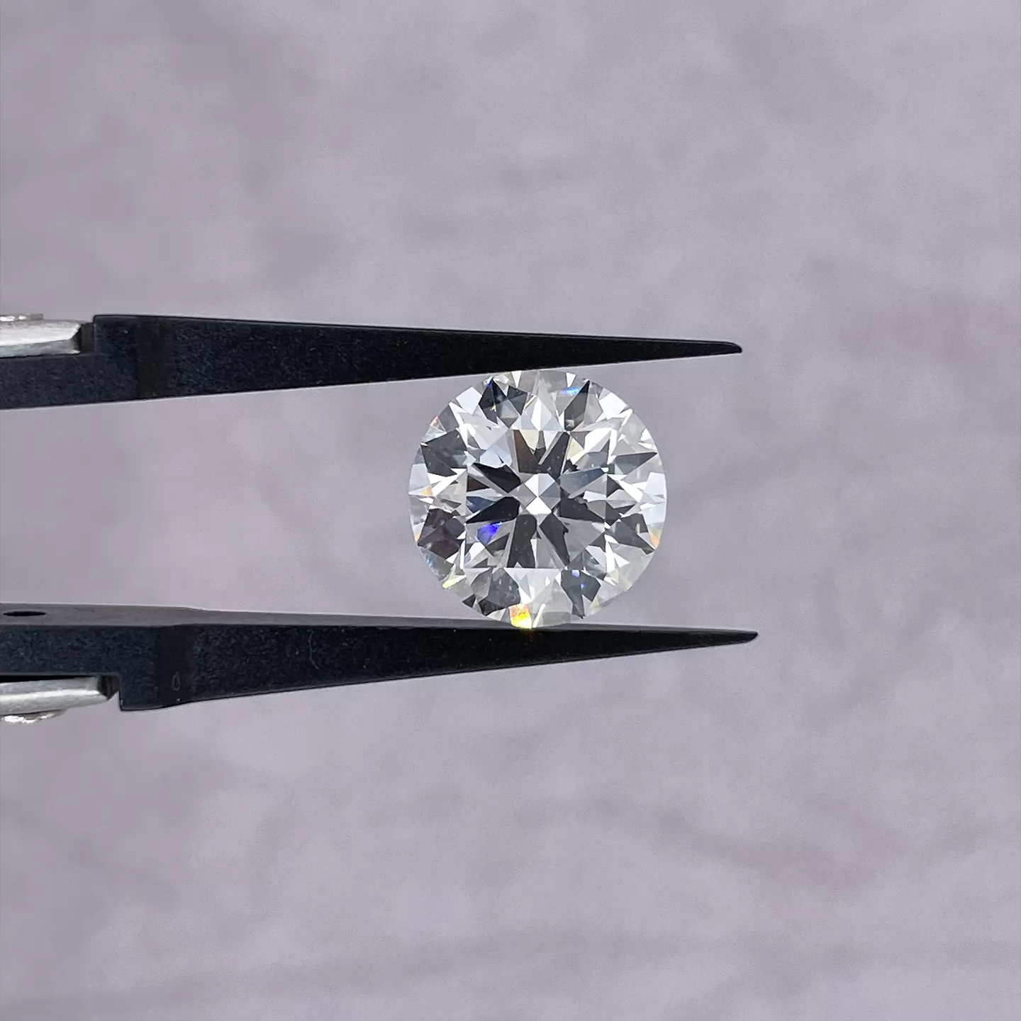 Round Brilliant Cut 4.18ct G Color CVD Lab Grown Diamond