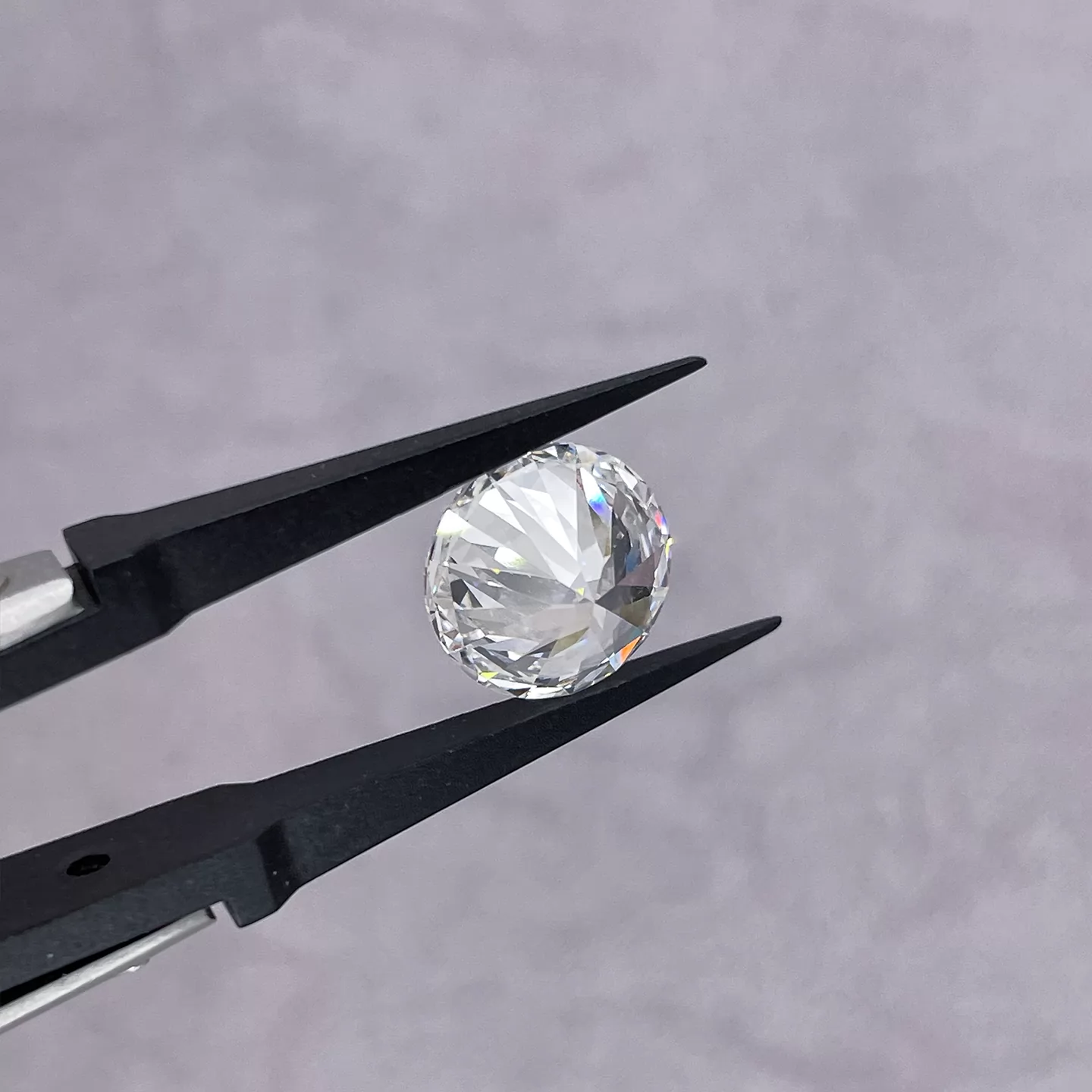 Round Brilliant Cut 4.1ct G Color CVD Lab Grown Diamond