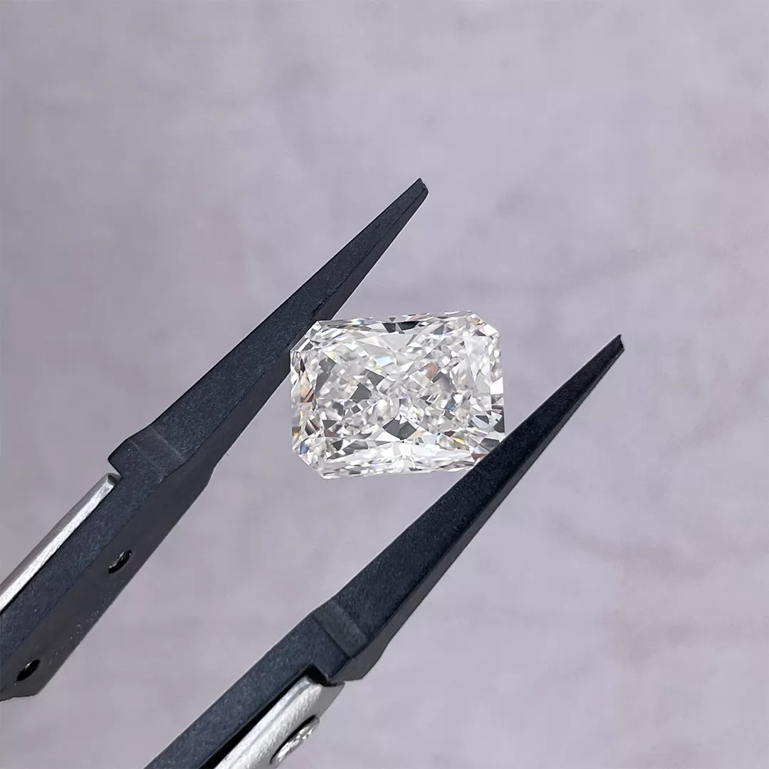 5.69ct H VS2 Radiant Cut IGI CVD Lab Grown Diamond