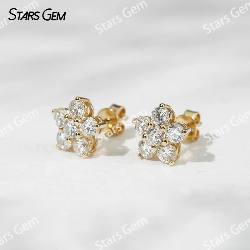 3.2mm Round Brilliant Cut Lab Grown Diamond 18K Gold Diamond Stud Earrings
