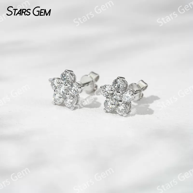 3.2mm Round Brilliant Cut Lab Grown Diamond 18K Gold Diamond Stud Earrings