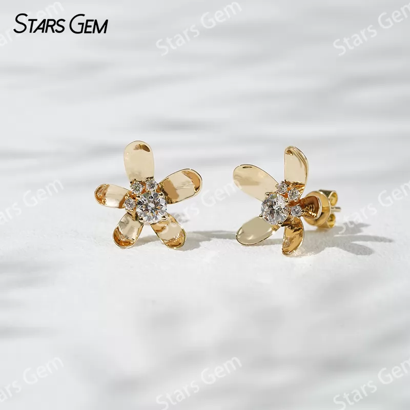 3.9mm Round Brilliant Cut Lab Grown Diamond 18K Yellow Gold Diamond Stud Earrings