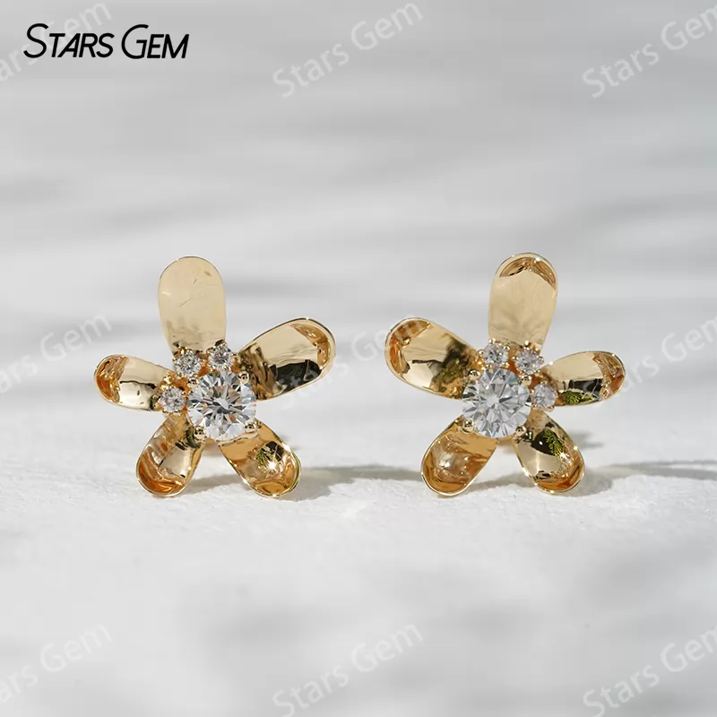 3.9mm Round Brilliant Cut Lab Grown Diamond 18K Yellow Gold Diamond Stud Earrings