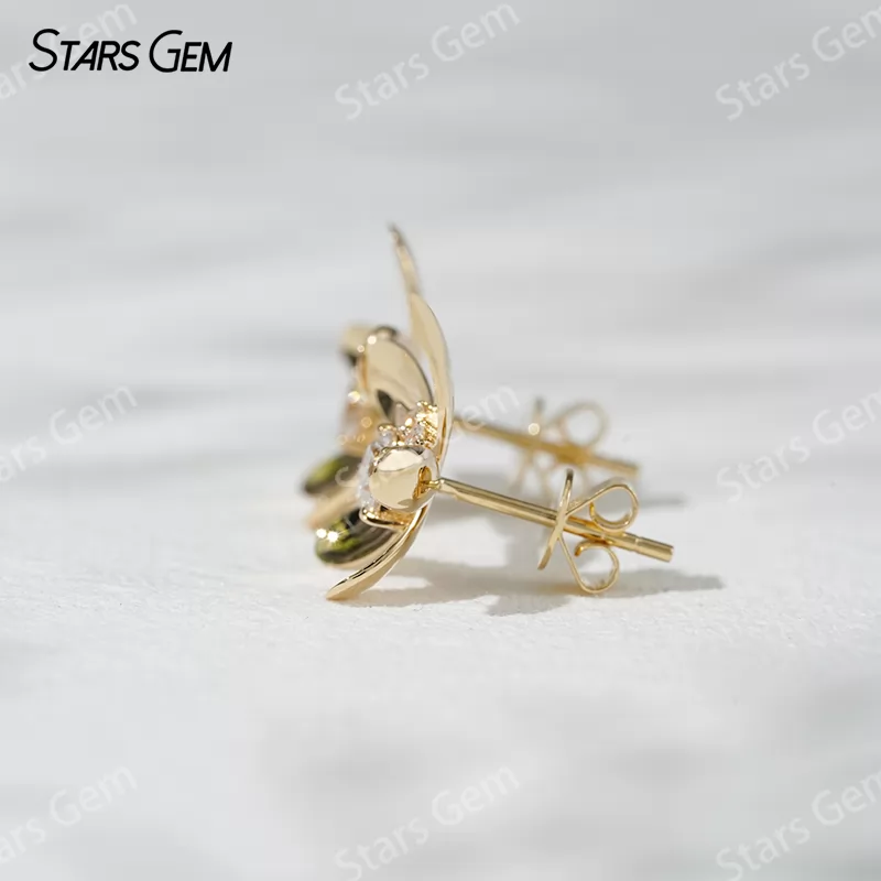 3.9mm Round Brilliant Cut Lab Grown Diamond 18K Yellow Gold Diamond Stud Earrings