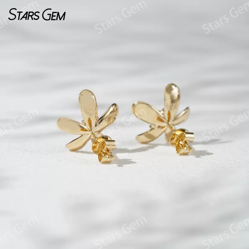 3.9mm Round Brilliant Cut Lab Grown Diamond 18K Yellow Gold Diamond Stud Earrings
