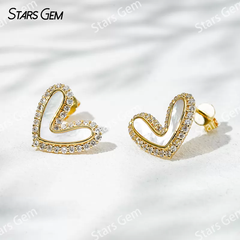 1.3mm Round Brilliant Cut Lab Grown Diamond 18K Gold Diamond Stud Earrings