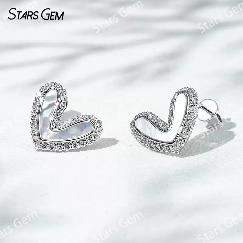 1.3mm Round Brilliant Cut Lab Grown Diamond 18K Gold Diamond Stud Earrings