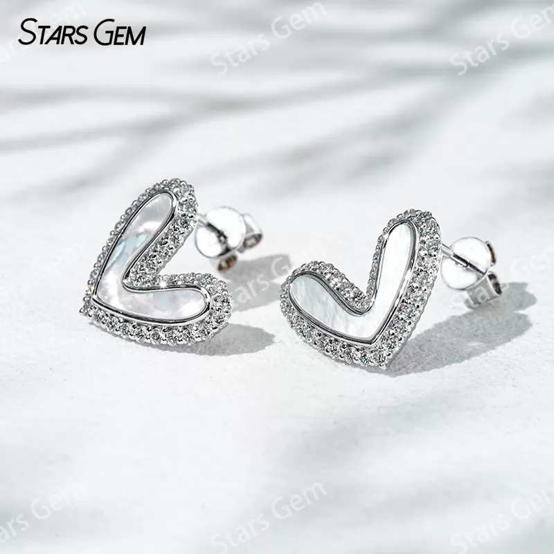 1.3mm Round Brilliant Cut Lab Grown Diamond 18K Gold Diamond Stud Earrings