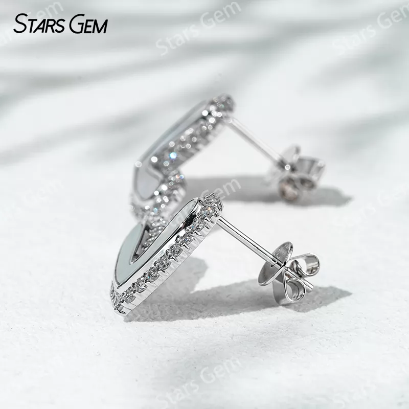 1.3mm Round Brilliant Cut Lab Grown Diamond 18K Gold Diamond Stud Earrings