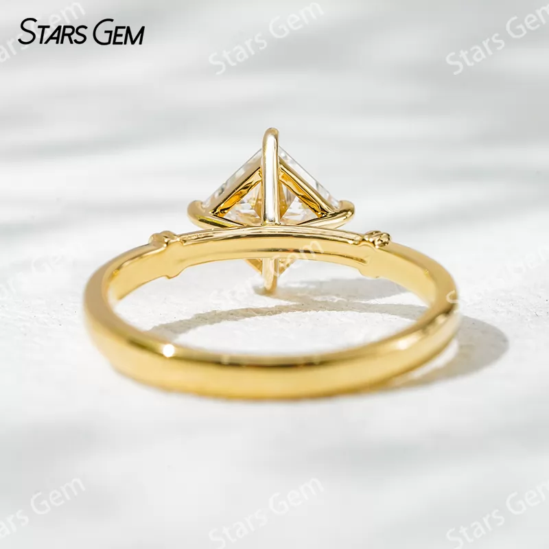 18K Gold 4 Prongs Set 1 carat Princess Cut Lab Grown Diamond Solitaire Engagement Ring