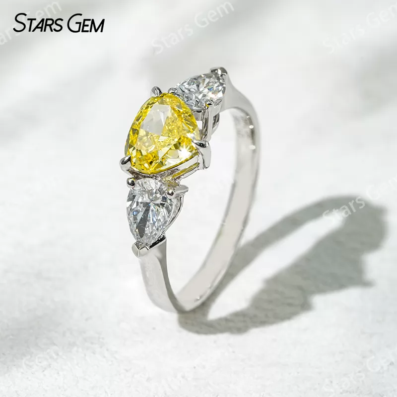 18K White Gold Three Stone Typ IGI Certified Heart Cut Yellow Lab Grown Diamond Engagement Ring