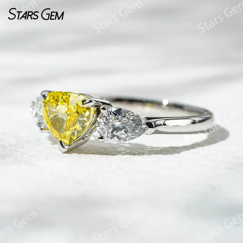 18K White Gold Three Stone Typ IGI Certified Heart Cut Yellow Lab Grown Diamond Engagement Ring