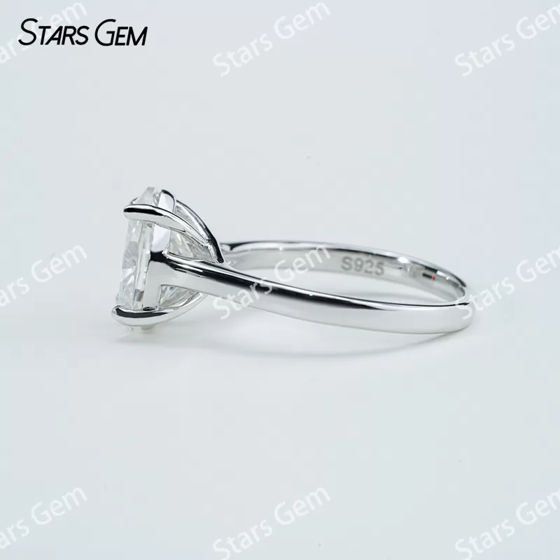 7×10mm Oval Cut Moissanite S925 Sterling Silver Solitaire Engagement Ring