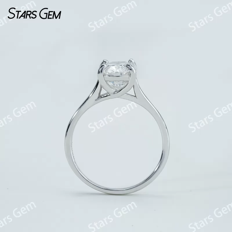 7×10mm Oval Cut Moissanite S925 Sterling Silver Solitaire Engagement Ring