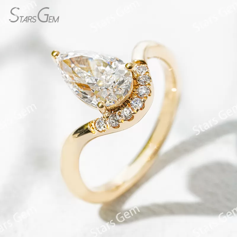 6.19×10.43​mm Pear Cut Lab Grown Diamond With Side Diamond 18K Yellow Gold Engagement Ring