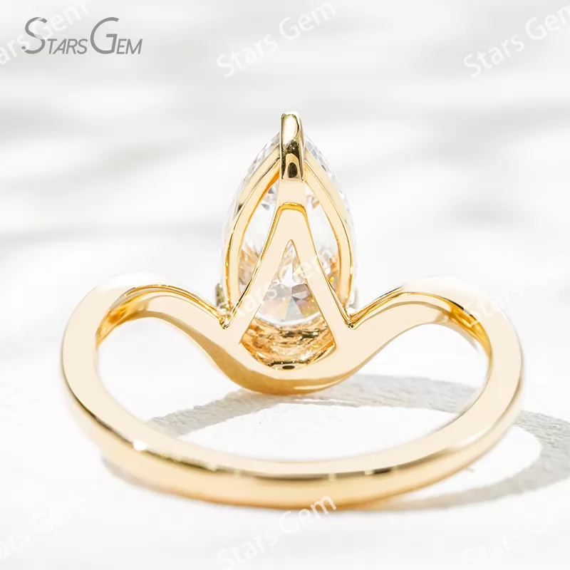 6.19×10.43​mm Pear Cut Lab Grown Diamond With Side Diamond 18K Yellow Gold Engagement Ring
