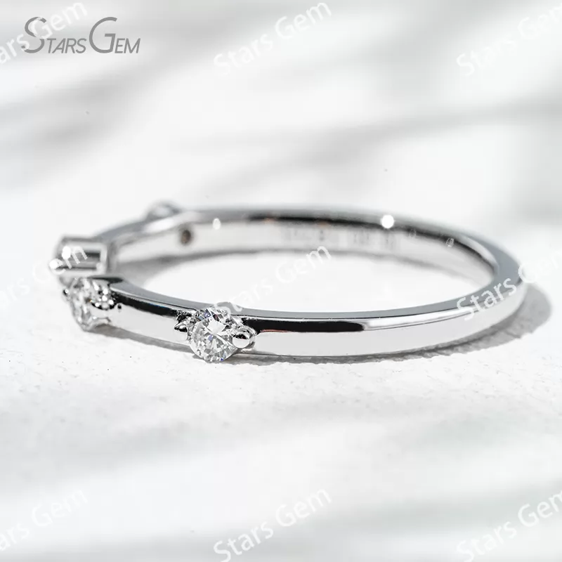 2.3mm Round Brilliant Cut Lab Grown Diamond 18K Gold Diamond Ring