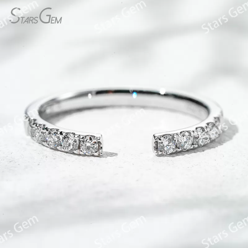 1.9mm Round Brilliant Cut Lab Grown Diamond 18K Gold Diamond Ring