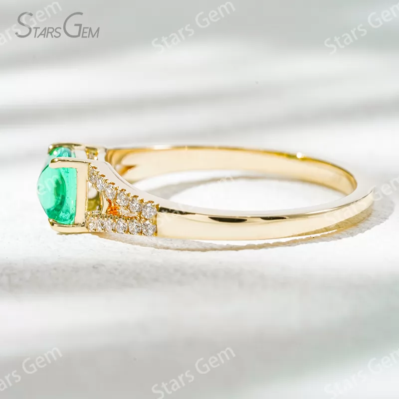5×5mm Sugar Loaf Cut Lab Grown Emerald 18K Gold Pave Engagement Ring