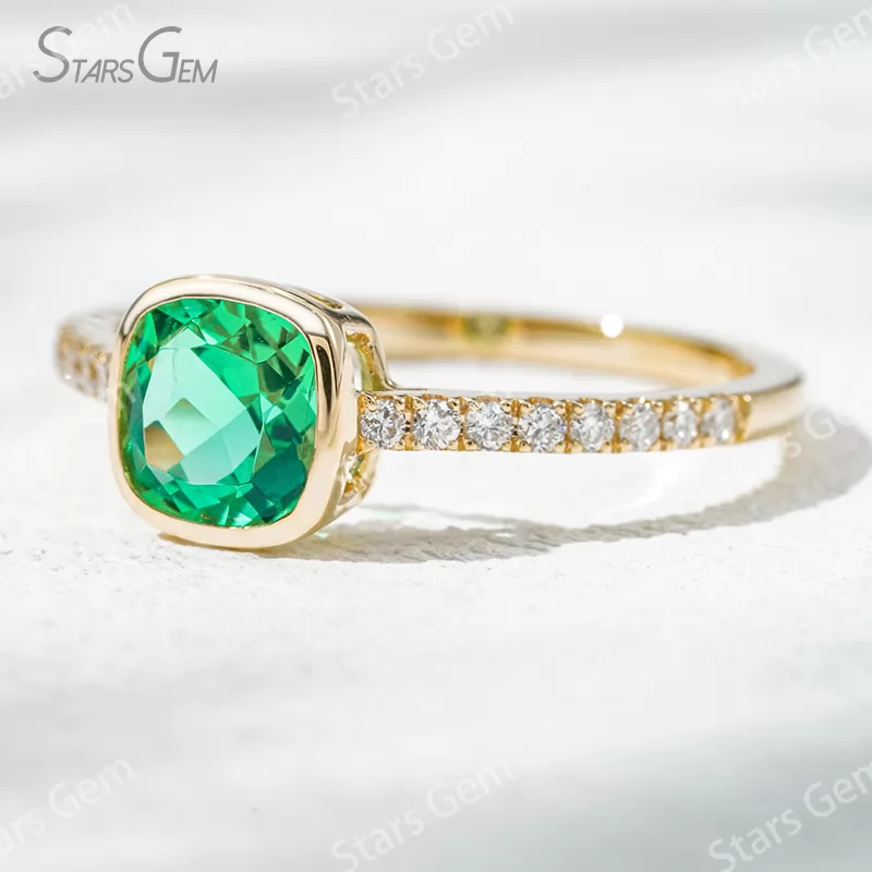 6×6mm Cushion Cut Lab Grown Emerald 18K Gold Pave Engagement Ring
