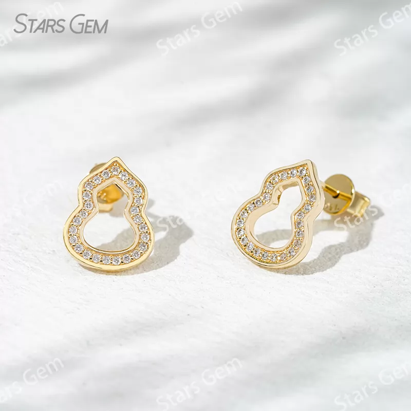 0.9mm Round Brilliant Cut Lab Grown Diamond Gourd Shape 18K Gold Diamond Stud Earrings
