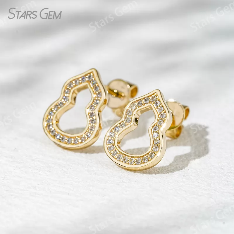 0.9mm Round Brilliant Cut Lab Grown Diamond Gourd Shape 18K Gold Diamond Stud Earrings