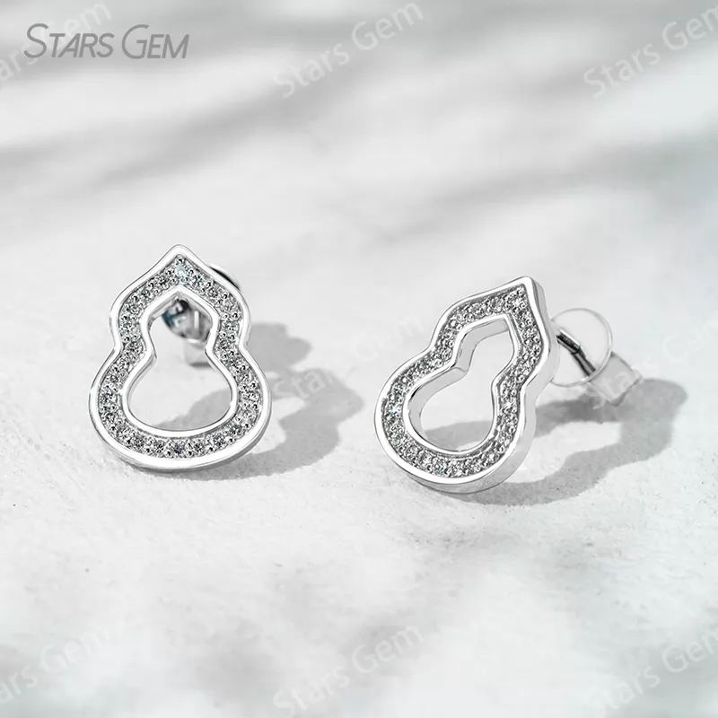 0.9mm Round Brilliant Cut Lab Grown Diamond Gourd Shape 18K Gold Diamond Stud Earrings