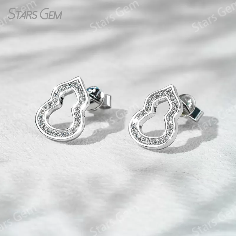 0.9mm Round Brilliant Cut Lab Grown Diamond Gourd Shape 18K Gold Diamond Stud Earrings